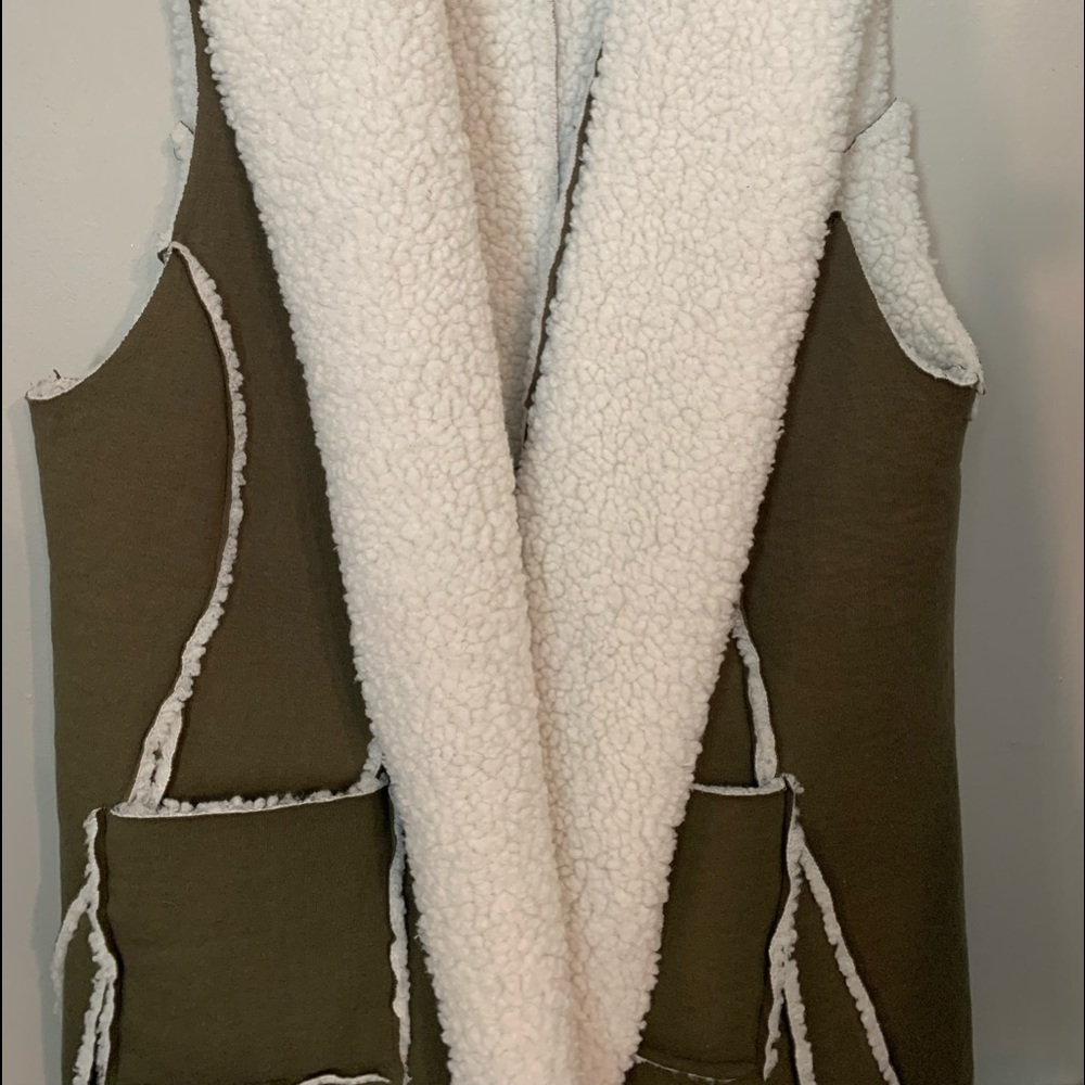 Great fall vest indigo soul wool lined open front New without tags large green
